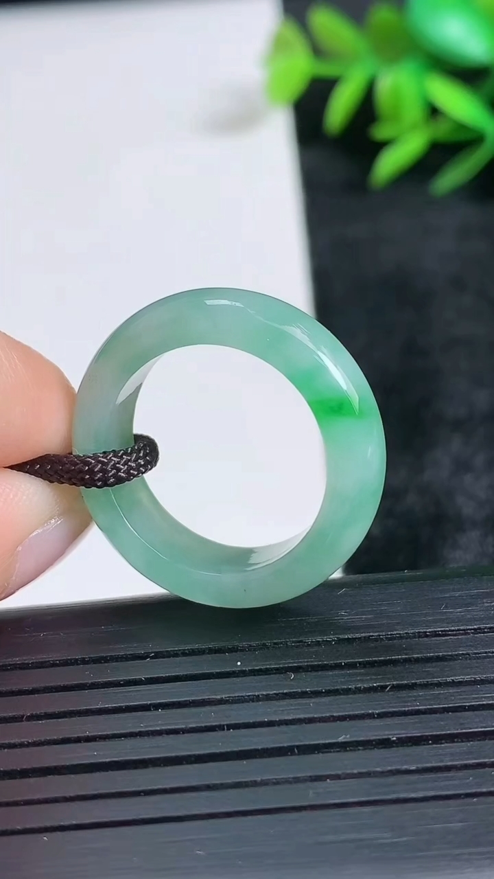 天然A货翡翠指环戒指尺寸18.2-6.4-3.7重量:4.63g2026年3月24日
工厂直销收藏佳