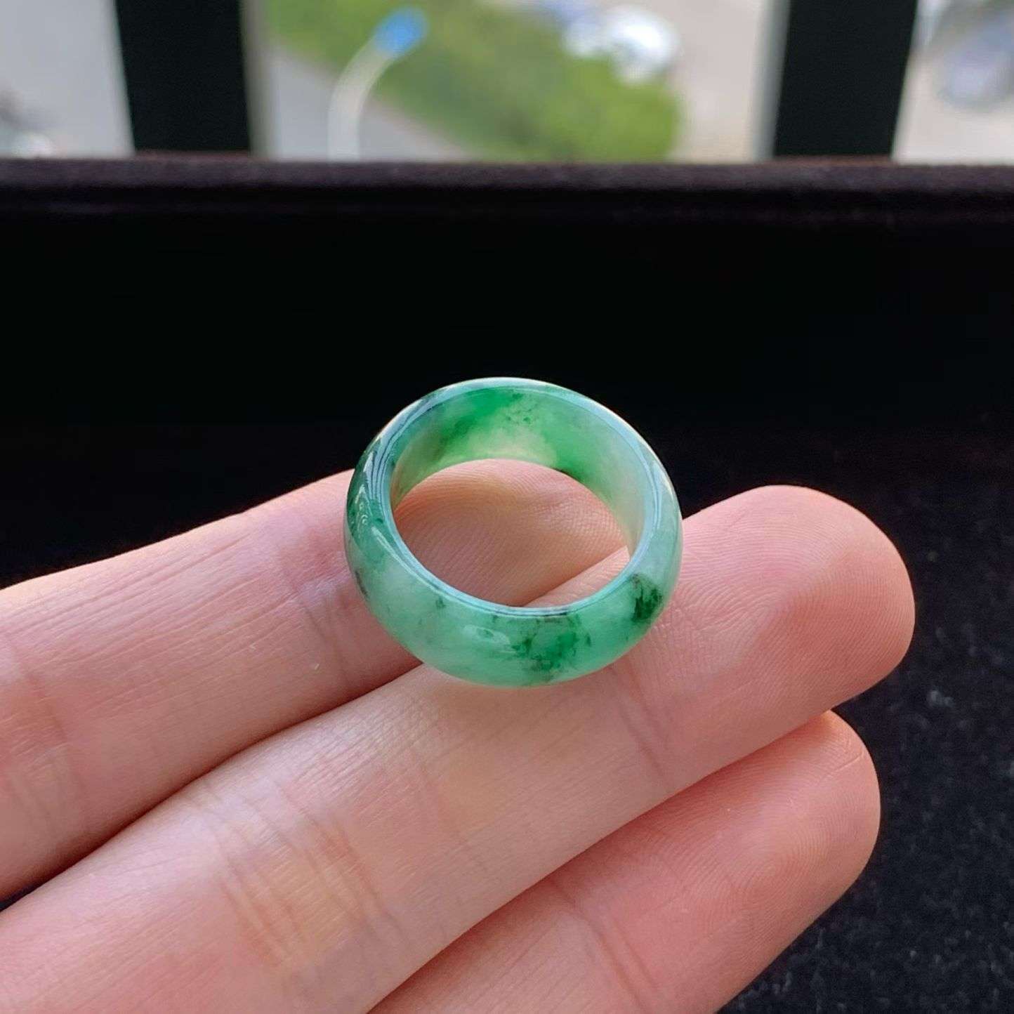 A货天然翡翠冰糯种飘绿戒指14号重量4.11
3月24日