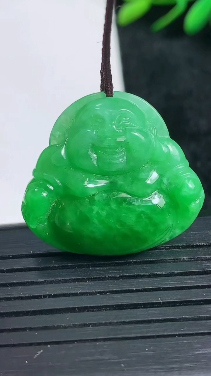 天然A货翡翠佛公吊坠尺寸25.4-28-6重量:6.39g
3月24日