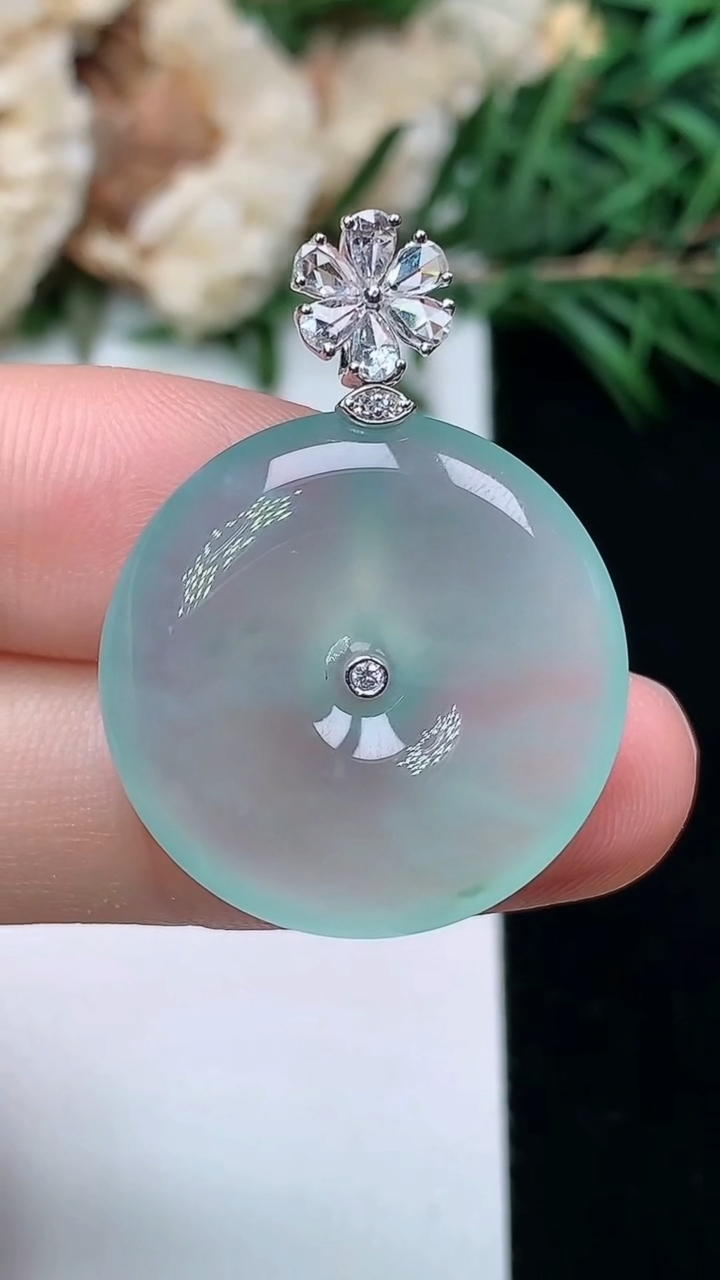 天然A货翡翠平安扣吊坠，尺寸22.7-5，重量:6.00g
3月24日