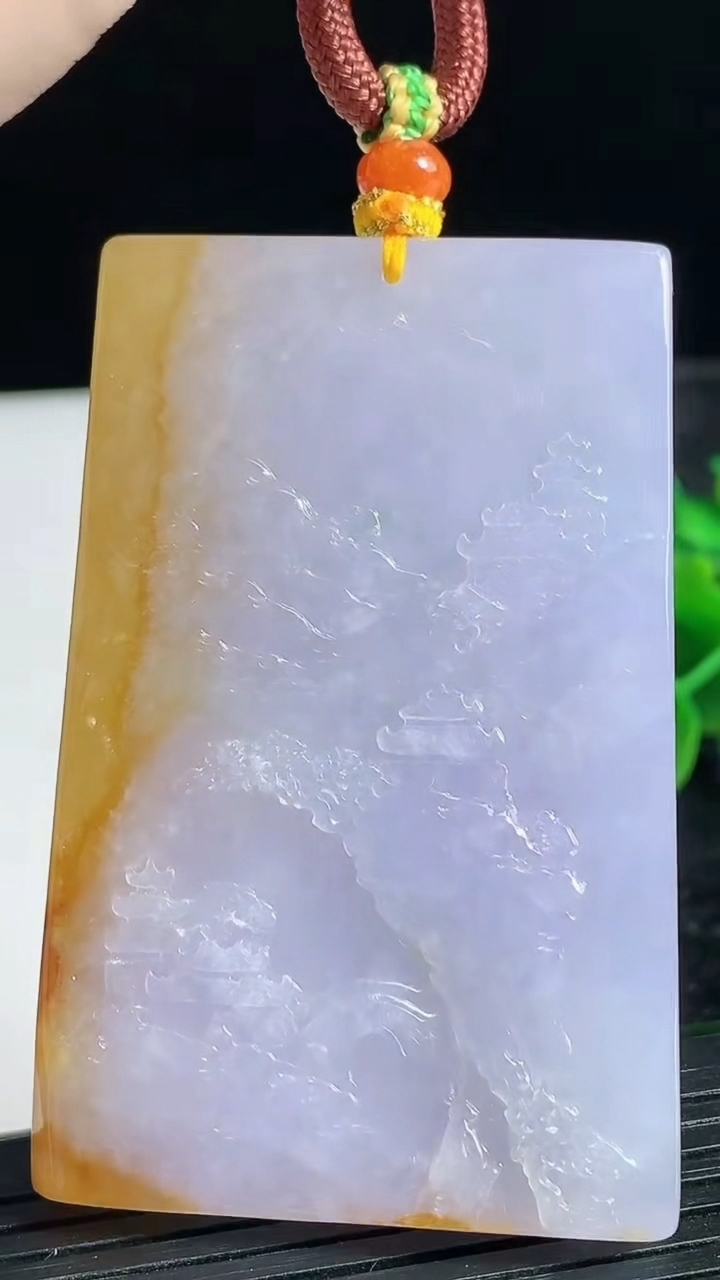 天然A货翡翠紫罗兰山水牌吊坠尺寸63.2-41.1-7.6重量:60.57g
3月24日