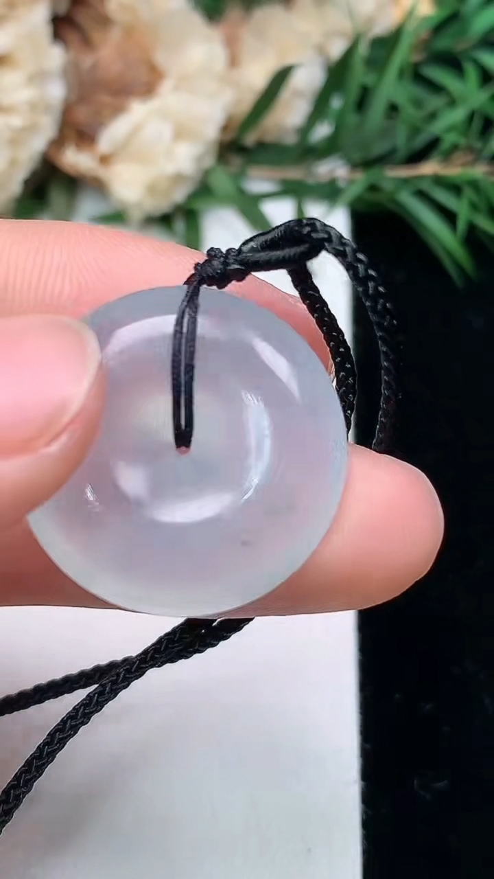 天然A货翡翠白冰平安扣吊坠，尺寸21.7-5.8，重量:6.58g
3月24日