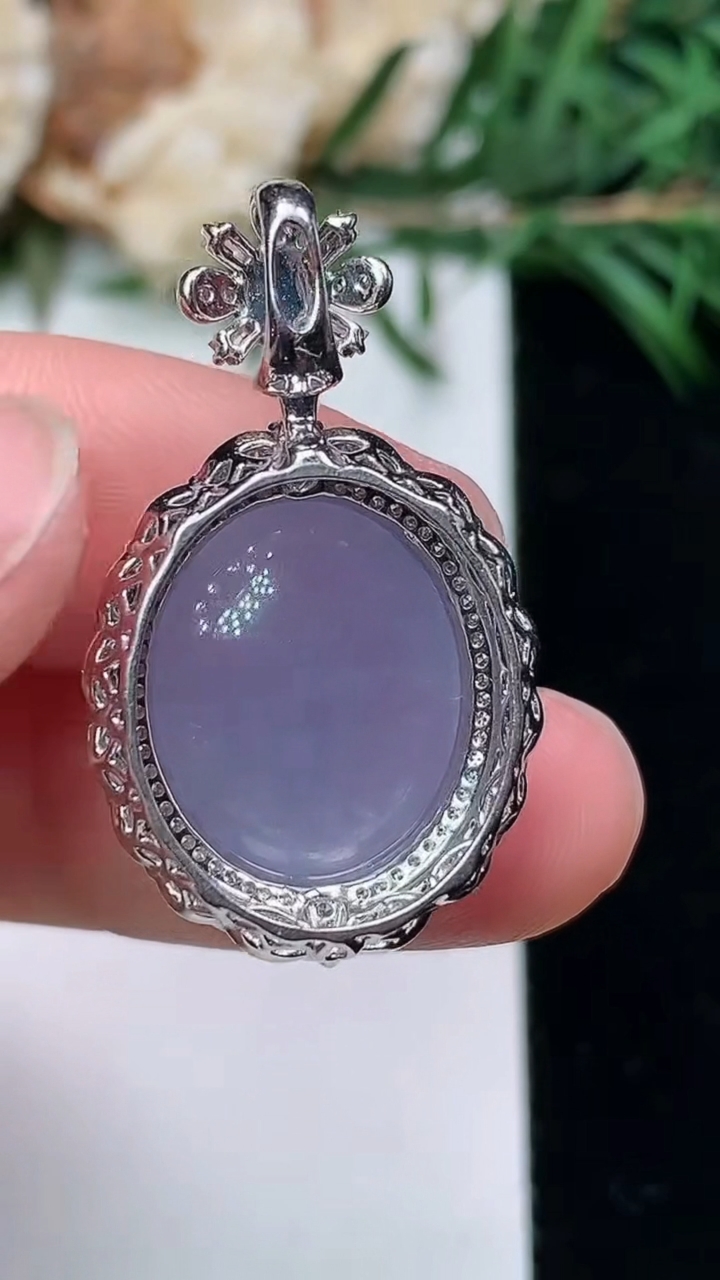 天然A货翡翠紫罗兰蛋面吊坠，尺寸29.9-17.3-11.6，裸石15.6-12.9，重量:5.48g
3月24日