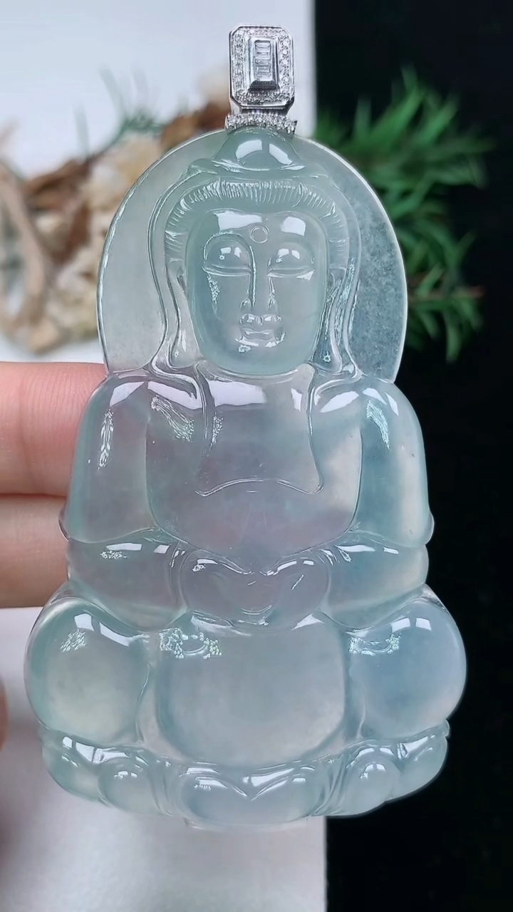 天然A货翡翠观音菩萨吊坠，尺寸67.3-42.4-5.7，重量:30.30g
3月24日