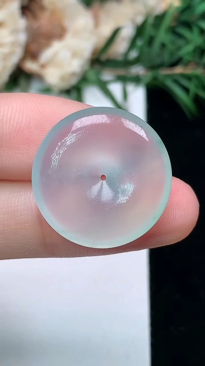 天然A货翡翠飘花平安扣吊坠，尺寸20.6-4.7，重量:4.02g
3月24日