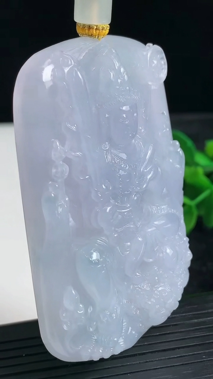 天然A货翡翠紫罗兰文殊菩萨吊坠尺寸70.3-47.5-9.8重量:76.09g
3月24日