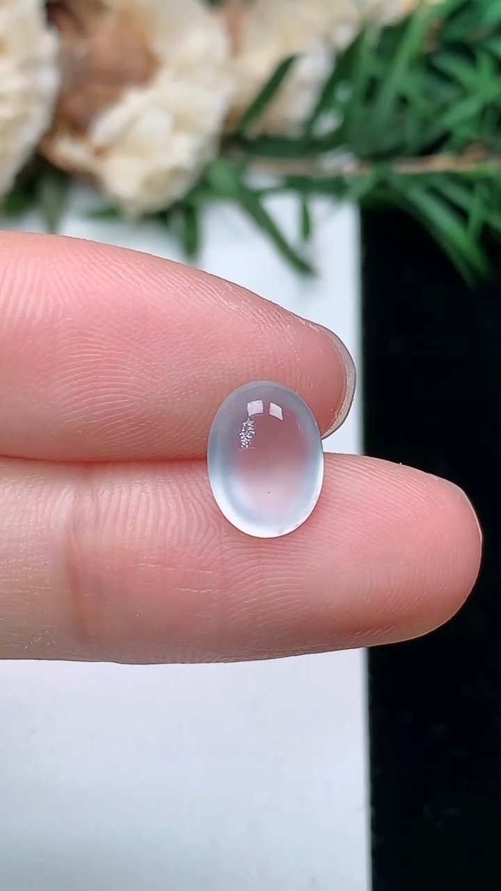 天然A货翡翠白冰蛋面镶嵌件，尺寸9-7-4，重量:0.44g
3月24日