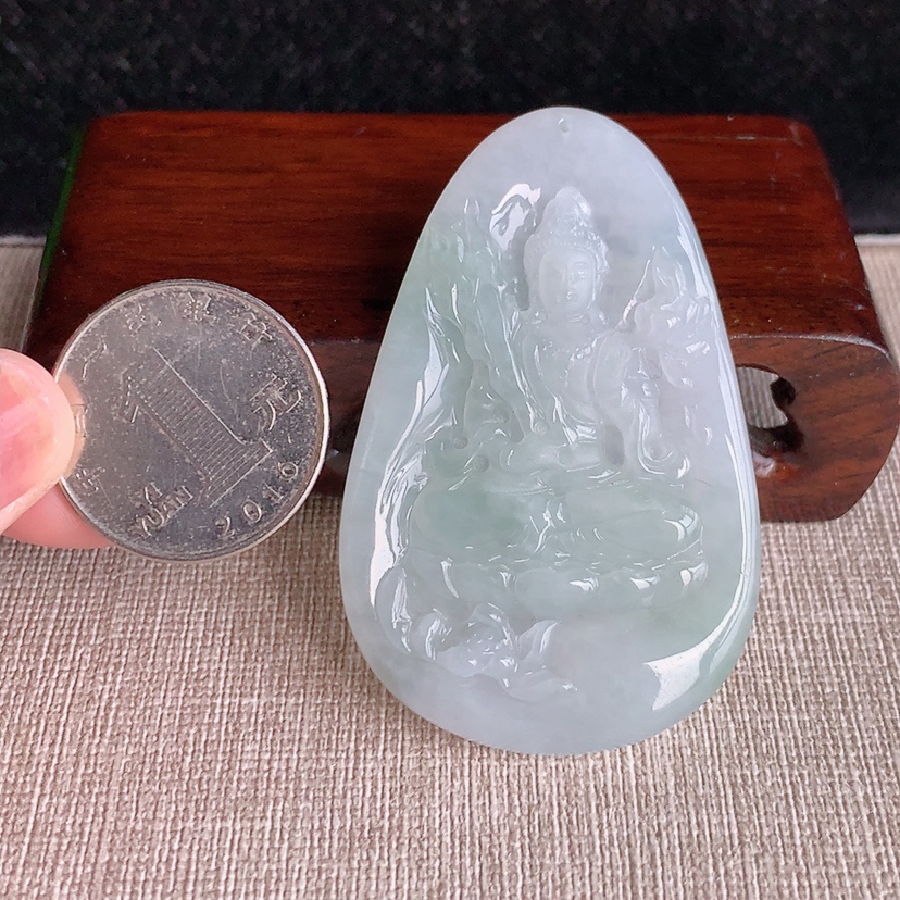 天然A货翡翠晴底虚空藏菩萨吊坠  
尺寸58.5-37.5-6.3mm 重量28.90g 0322