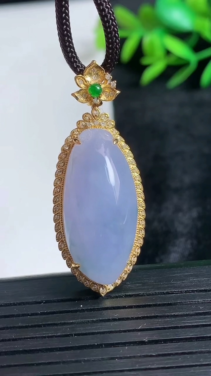 天然A货翡翠18K金紫罗兰随形吊坠尺寸40.8-16.6-10.9裸石27-13.2重量:7.21g