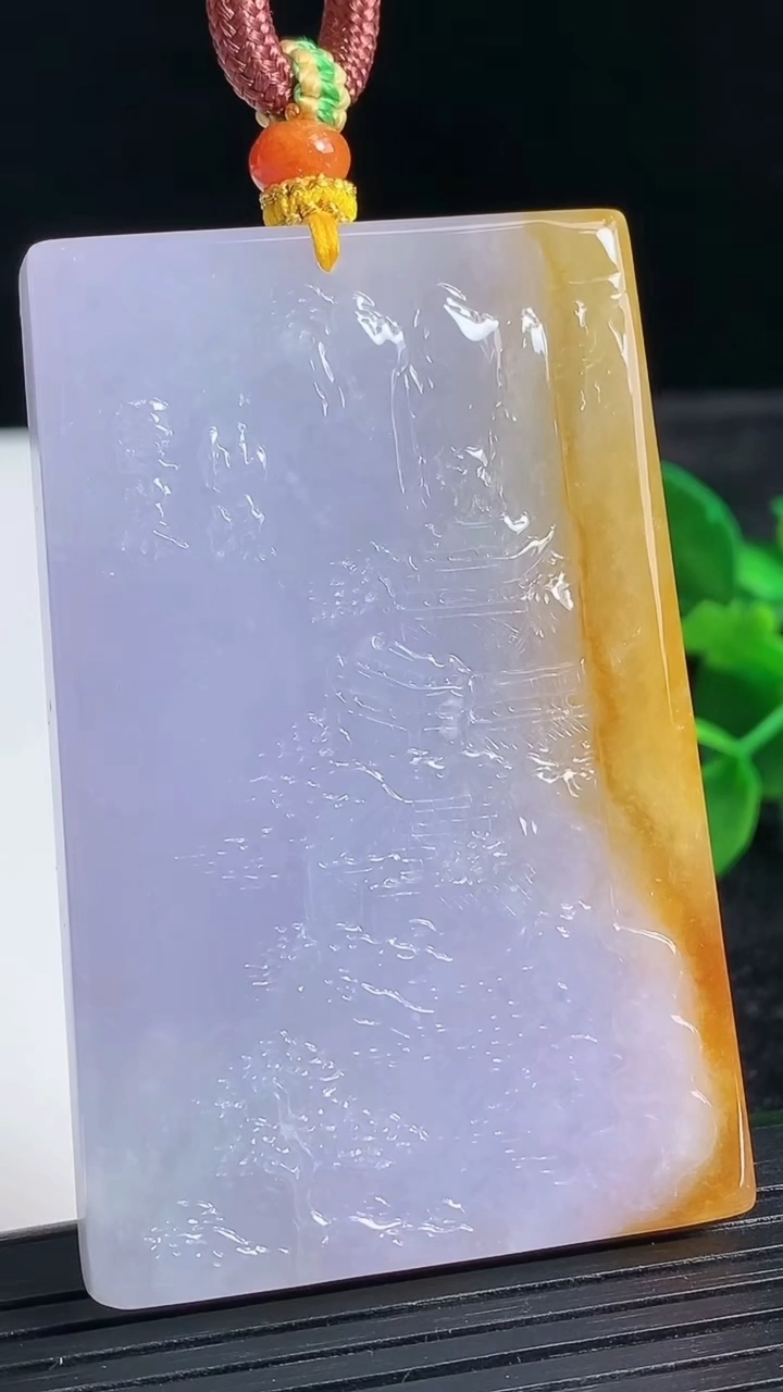 天然A货翡翠紫罗兰山水牌吊坠尺寸63.2-41.1-7.6重量:60.57g
3月24日