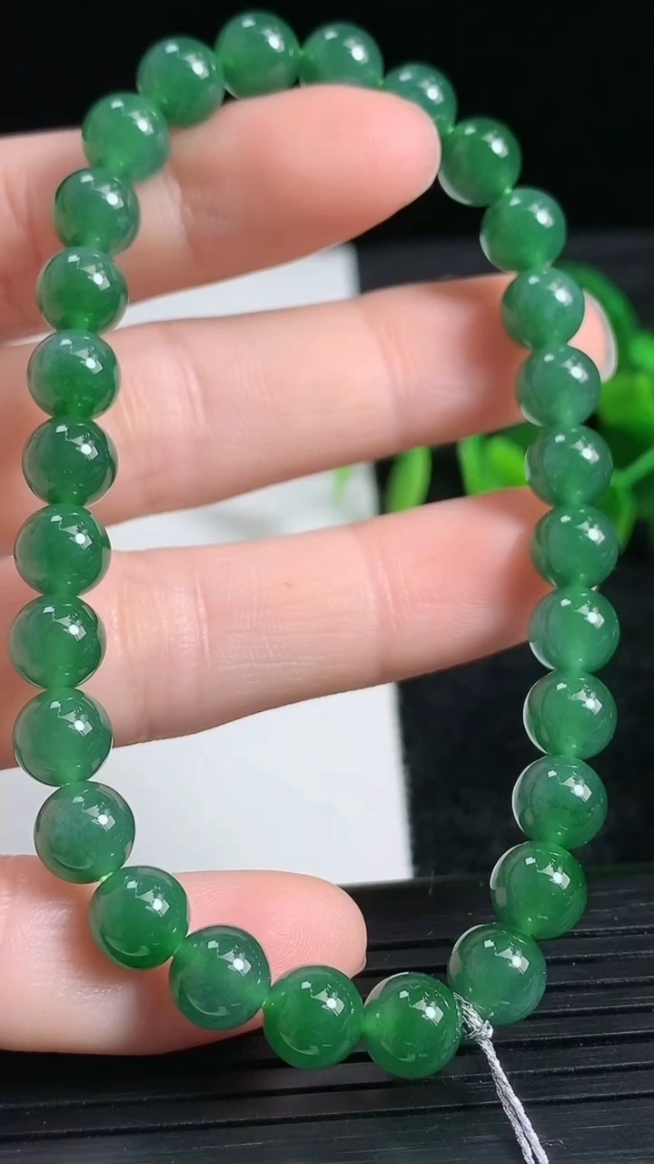 天然A货翡翠蓝水圆珠手串尺寸6.7-28颗重量:15.39g3月24日
工厂直销收藏佳品,种好水足，