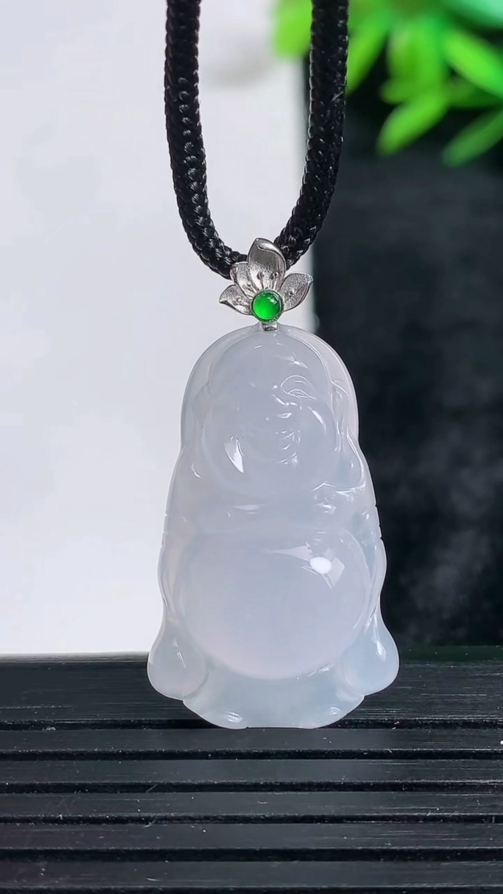 天然A货翡翠种白冰站佛 佛公吊坠尺寸27.2-14.9-6重量:4.12g
3月24日