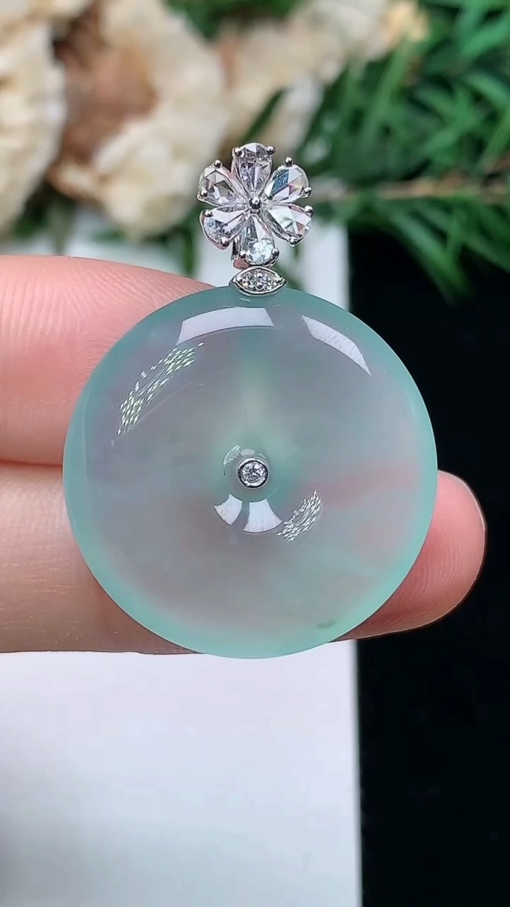 天然A货翡翠平安扣吊坠，尺寸22.7-5，重量:6.00g
3月24日