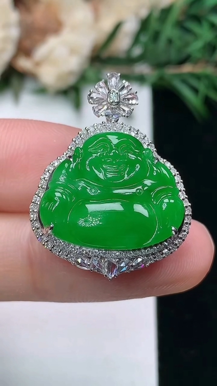 天然A货翡翠佛公吊坠，尺寸27.2-21-10，裸石14.9-18，重量:4.39g
3月24日