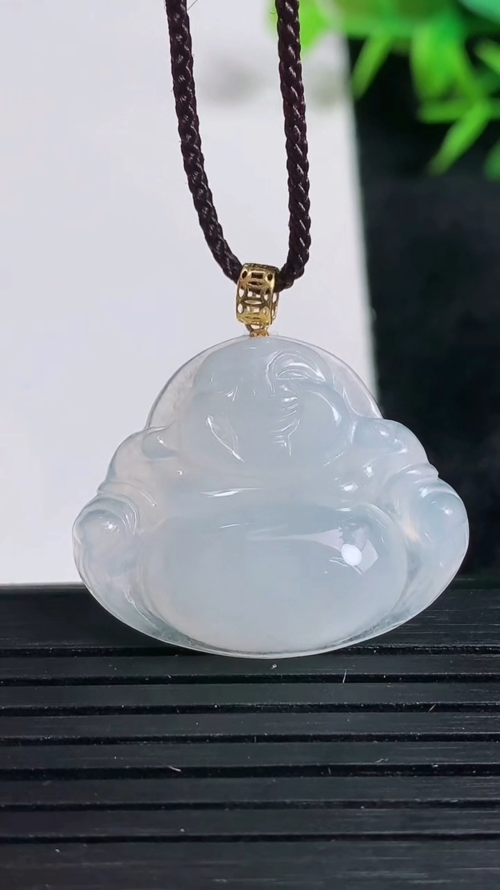 天然A货翡翠种白冰佛公吊坠尺寸24-29.2-5.9重量:5.98g
3月24日