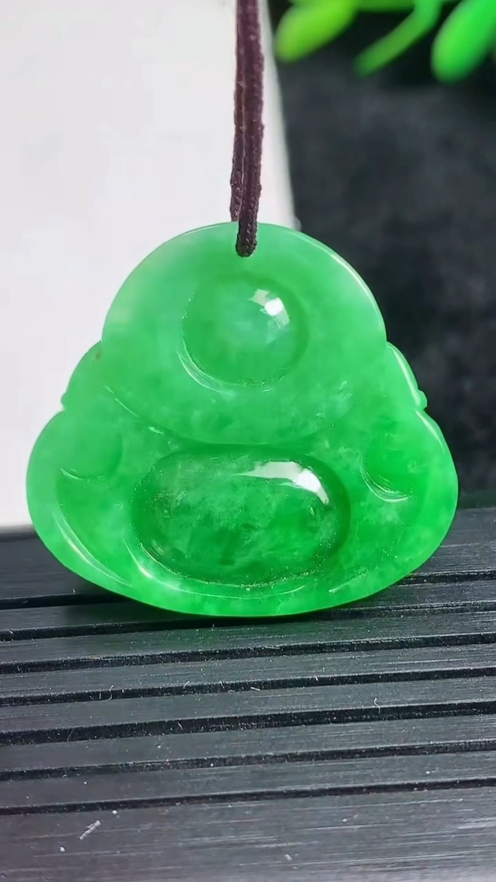 天然A货翡翠佛公吊坠尺寸25.4-28-6重量:6.39g
3月24日