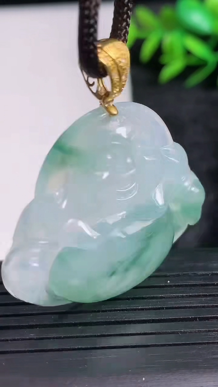 天然A货翡翠种飘花佛公吊坠尺寸33.6-37.2-6.4重量:12.46g
3月24日