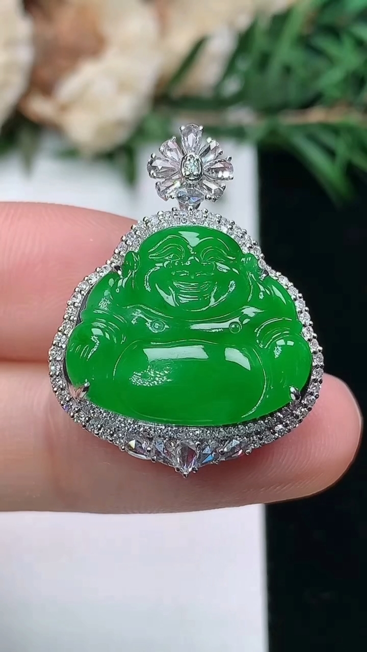 天然A货翡翠佛公吊坠，尺寸27.2-21-10，裸石14.9-18，重量:4.39g
3月24日