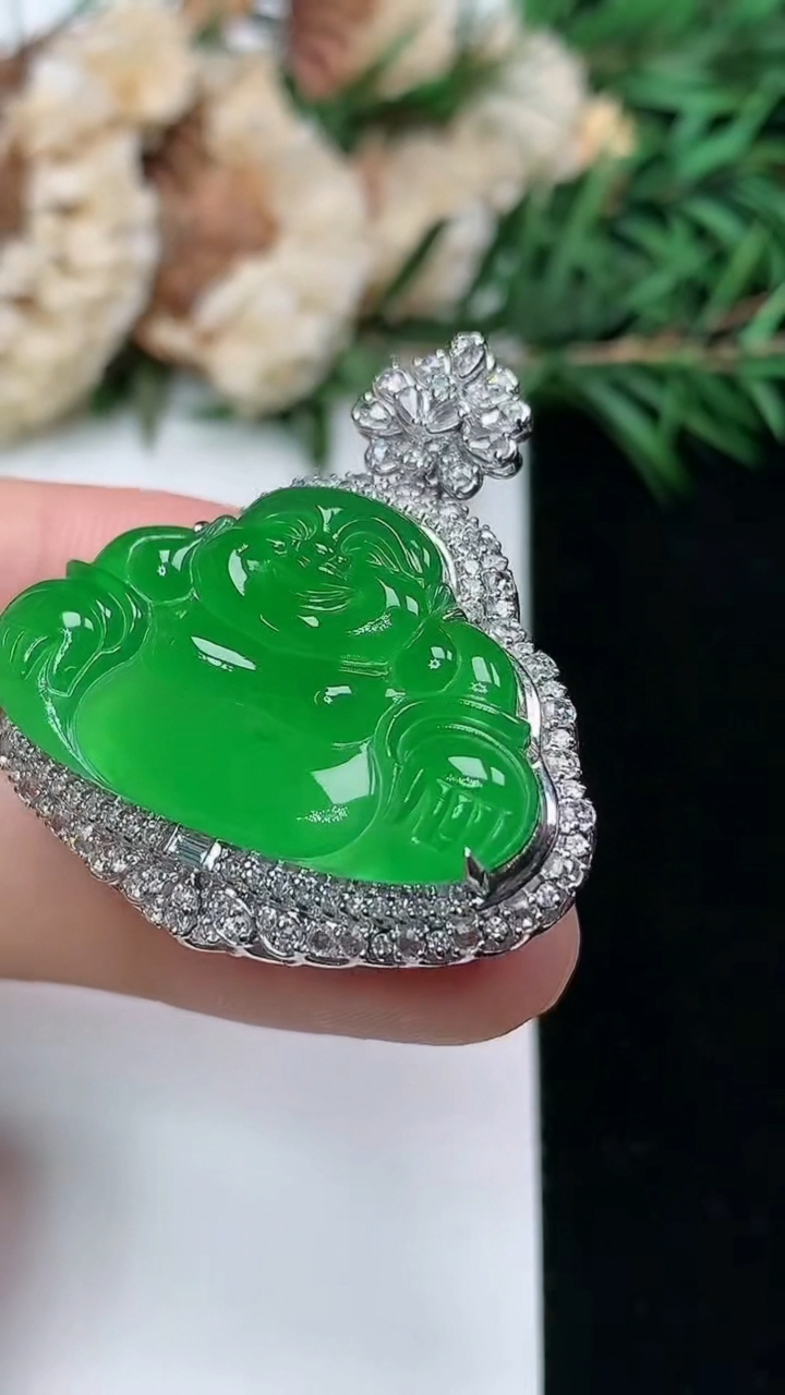 天然A货翡翠佛公吊坠，尺寸34-32.8-11.8，裸石18.2-29.5
3月24日