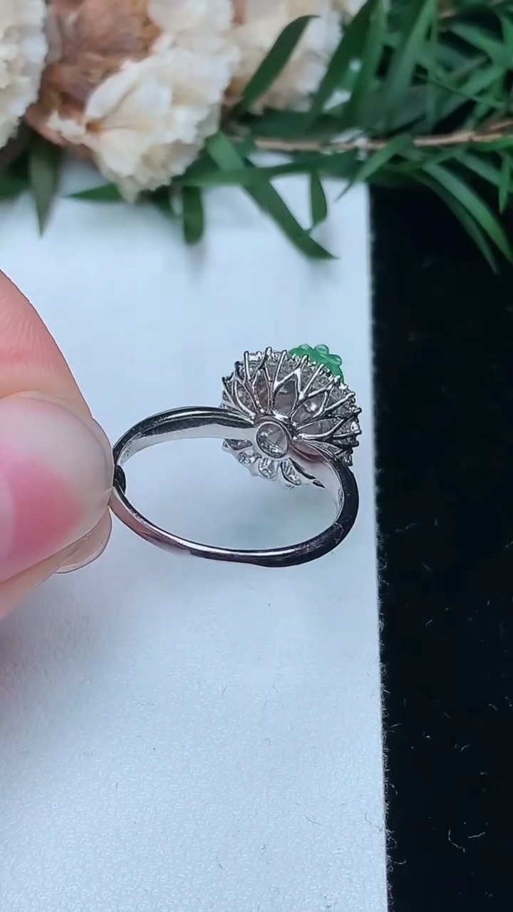 天然A货翡翠貔貅戒指，尺寸16.9-7.9-8，重量:3.01g2026年3月24日
工厂直销收藏佳品,种好水足，色泽均匀，有种有色，上手高大气！