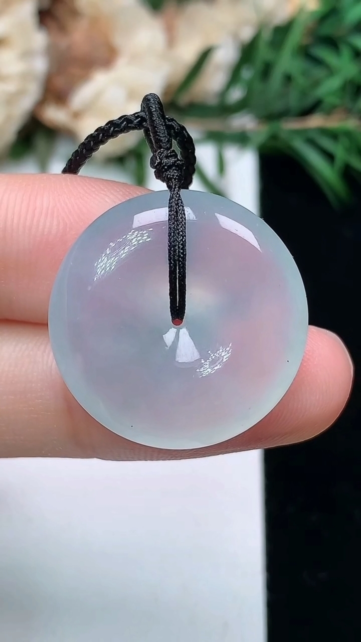 天然A货翡翠白冰平安扣吊坠，尺寸21.7-5.8，重量:6.58g
3月24日