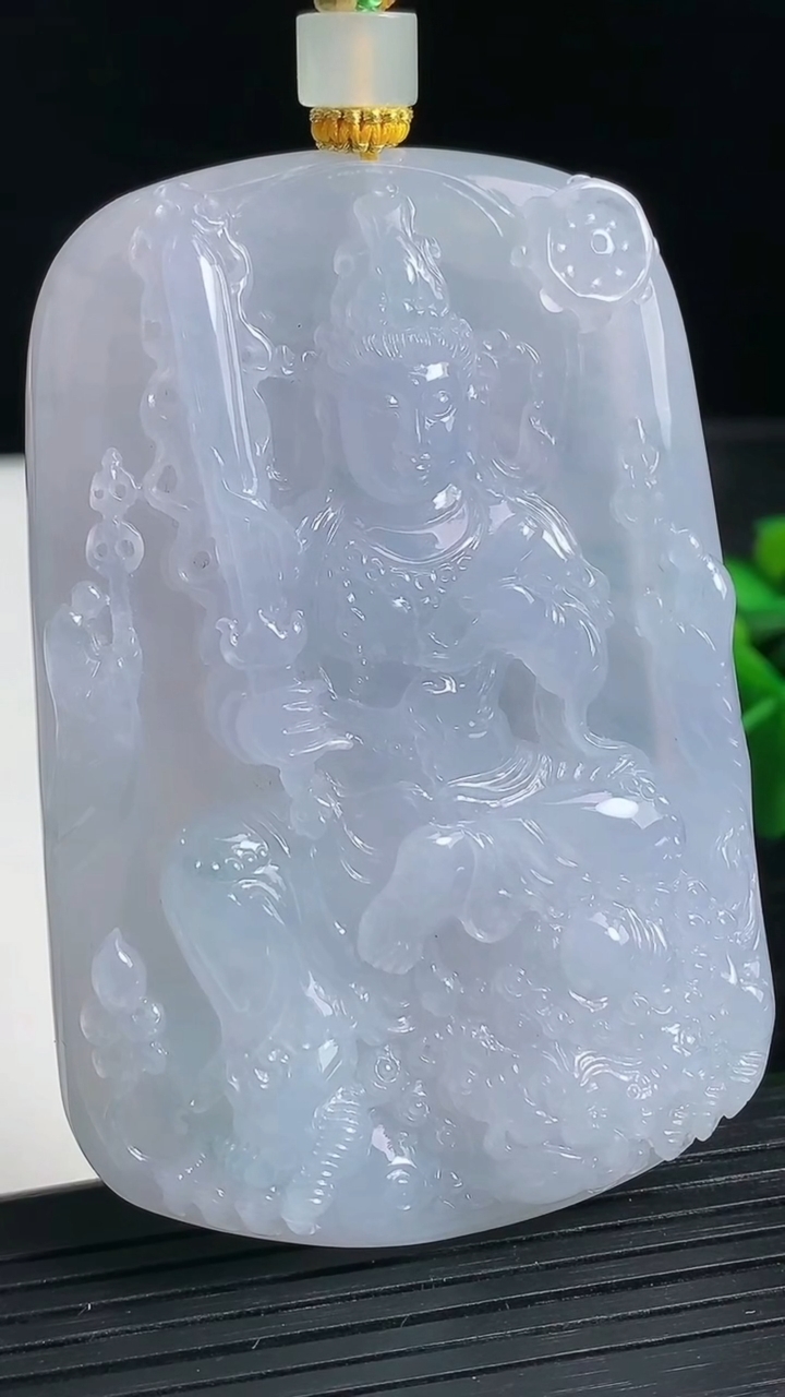 天然A货翡翠紫罗兰文殊菩萨吊坠尺寸70.3-47.5-9.8重量:76.09g
3月24日