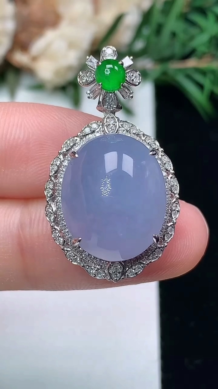 天然A货翡翠紫罗兰蛋面吊坠，尺寸29.9-17.3-11.6，裸石15.6-12.9，重量:5.48