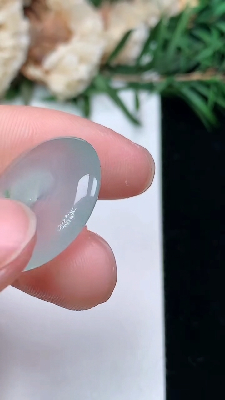 天然A货翡翠飘花平安扣吊坠，尺寸20.6-4.7，重量:4.02g
3月24日