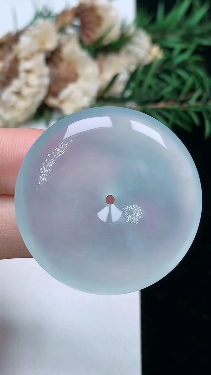 天然A货翡翠白冰平安扣吊坠，尺寸34.6-6.6，重量:15.44g
3月24日