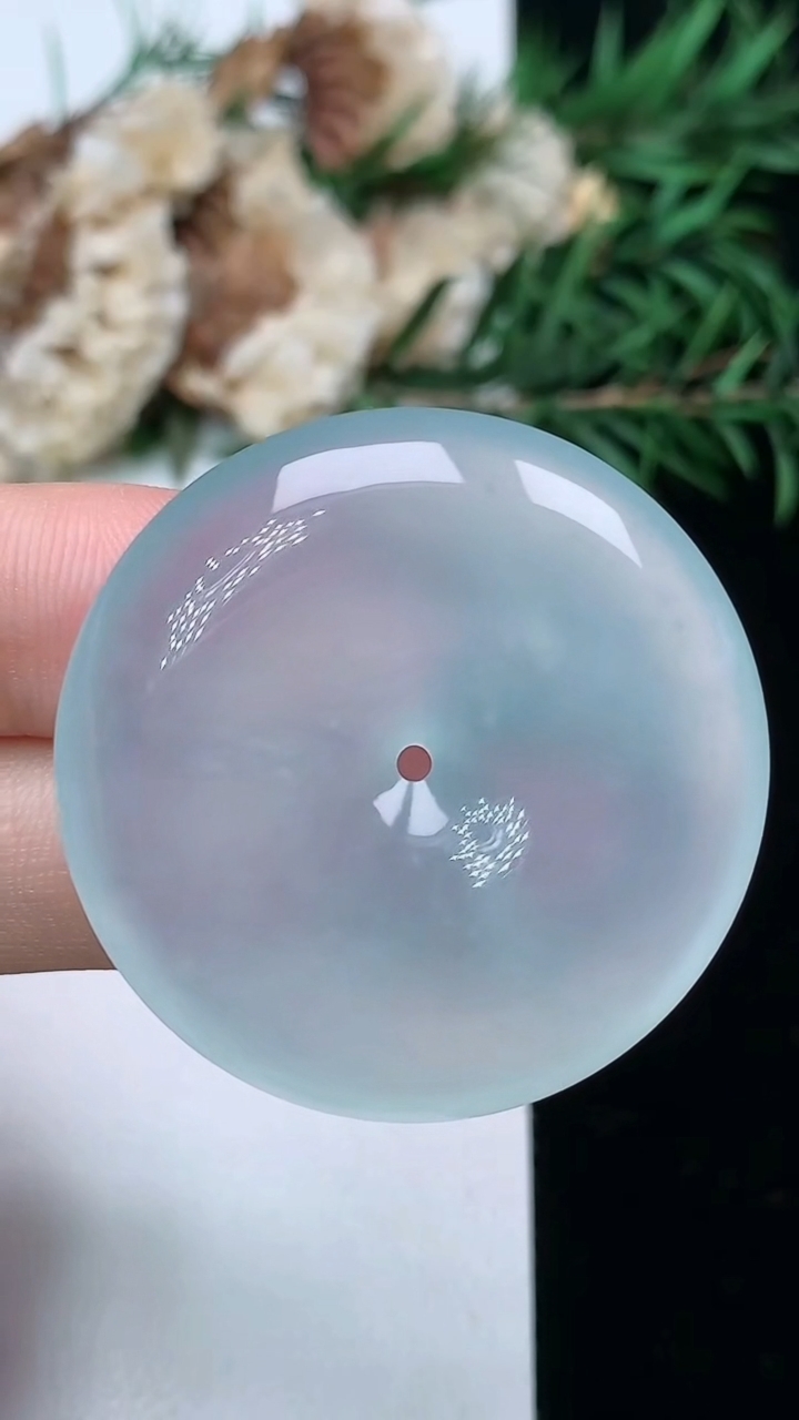 天然A货翡翠白冰平安扣吊坠，尺寸34.6-6.6，重量:15.44g
3月24日