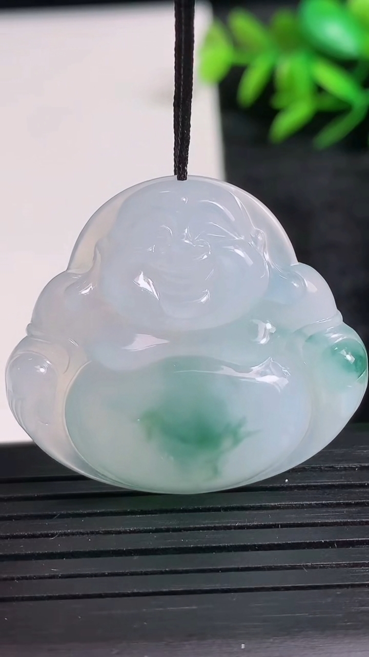 天然A货翡翠冰种飘花佛公吊坠，尺寸31.4-35.3-6.1重量:10.94g
3月24日