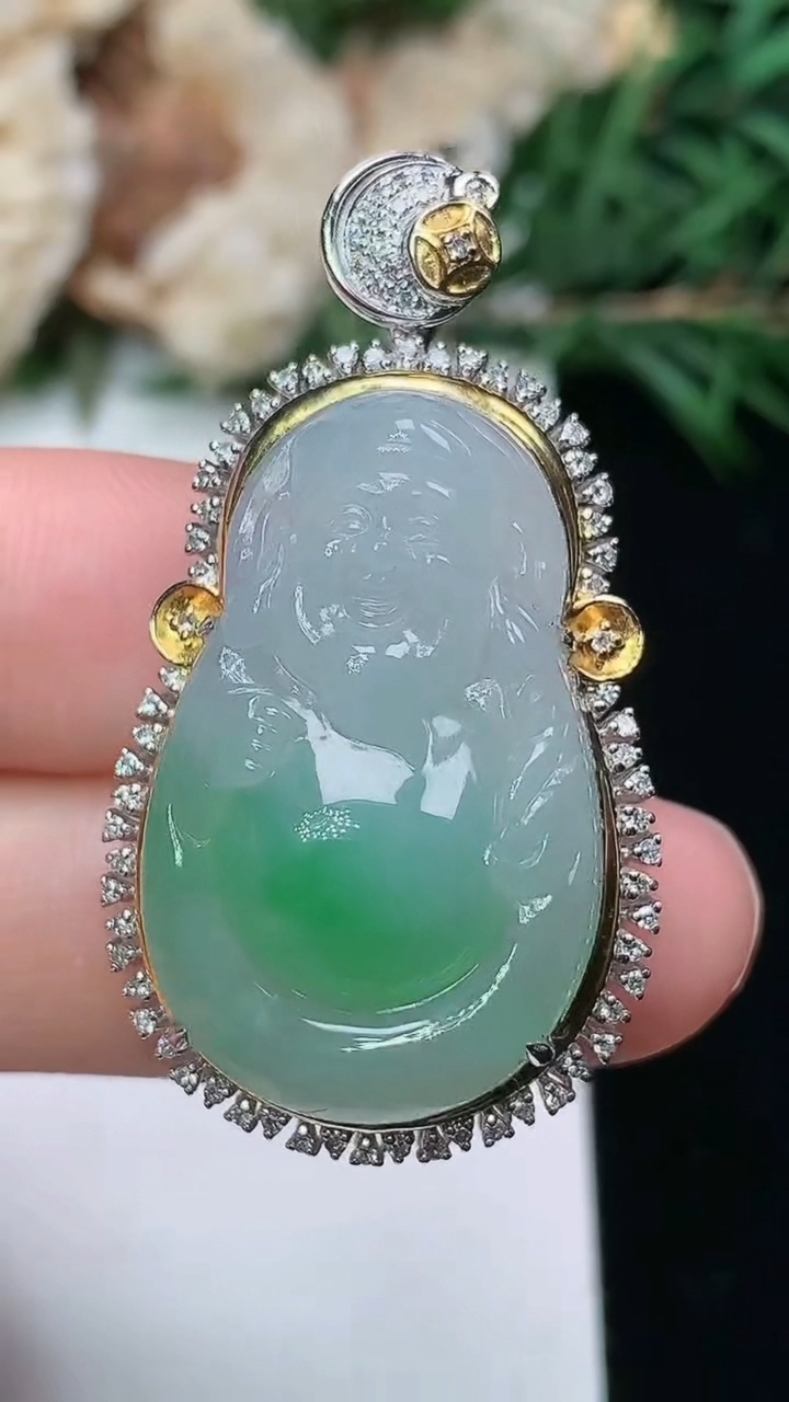 天然A货翡翠财神爷吊坠，尺寸38.7-21.4-11，裸石27-17，重量:7.19g
3月25日