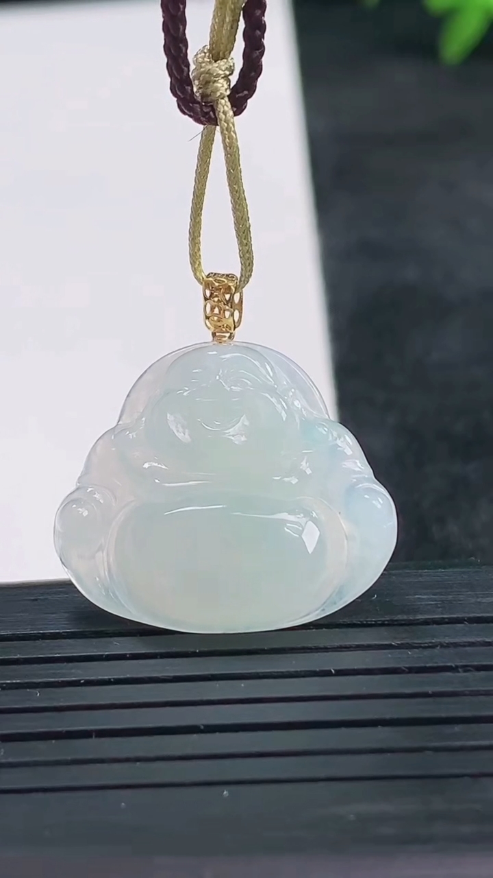 天然A货翡翠种白冰佛公吊坠尺寸20.7-24.1-4.5重量:3.60g
3月25日