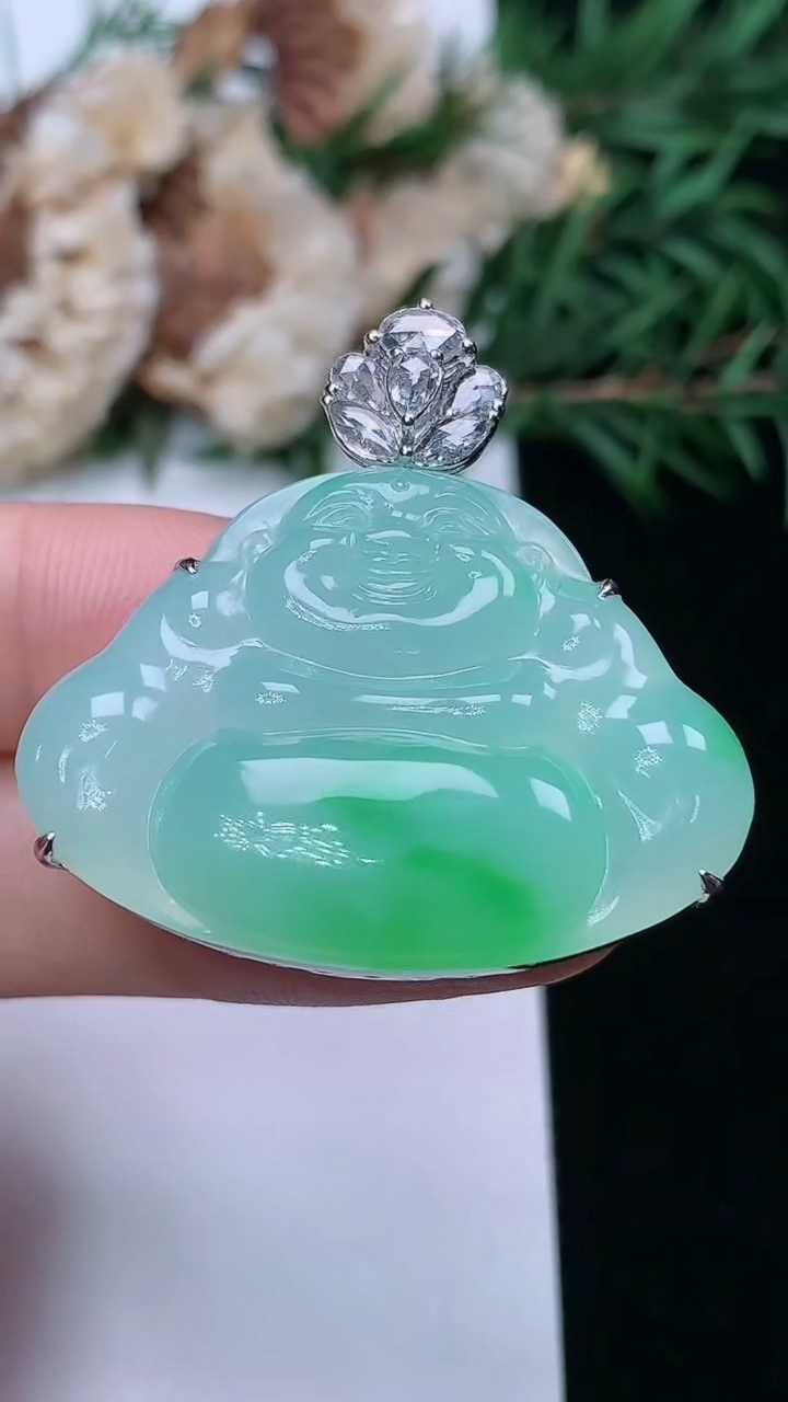 天然A货翡翠佛公吊坠，尺寸24-34.3-10，重量:13.86g
3月25日