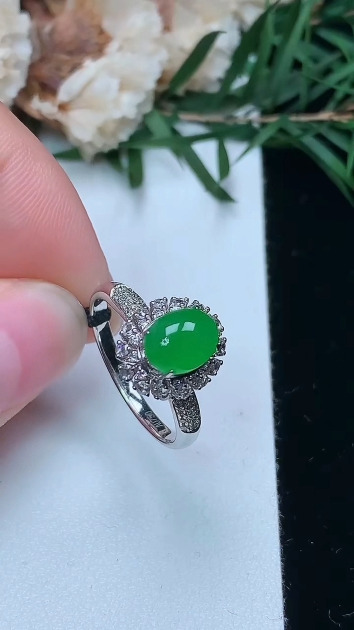 天然A货翡翠蛋面戒指，尺寸17-7.5-5.8，重量:3.12g2026年3月25日
工厂直销收藏佳
