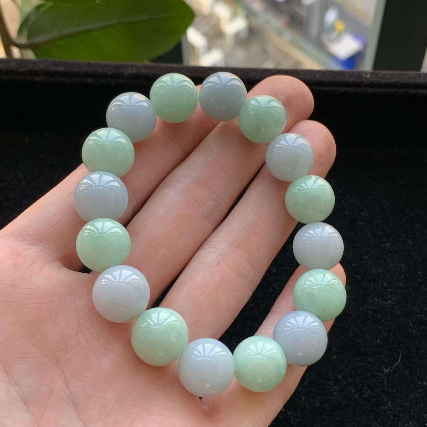 A货天然翡翠冰糯种双彩手串重量58.22
3月25日