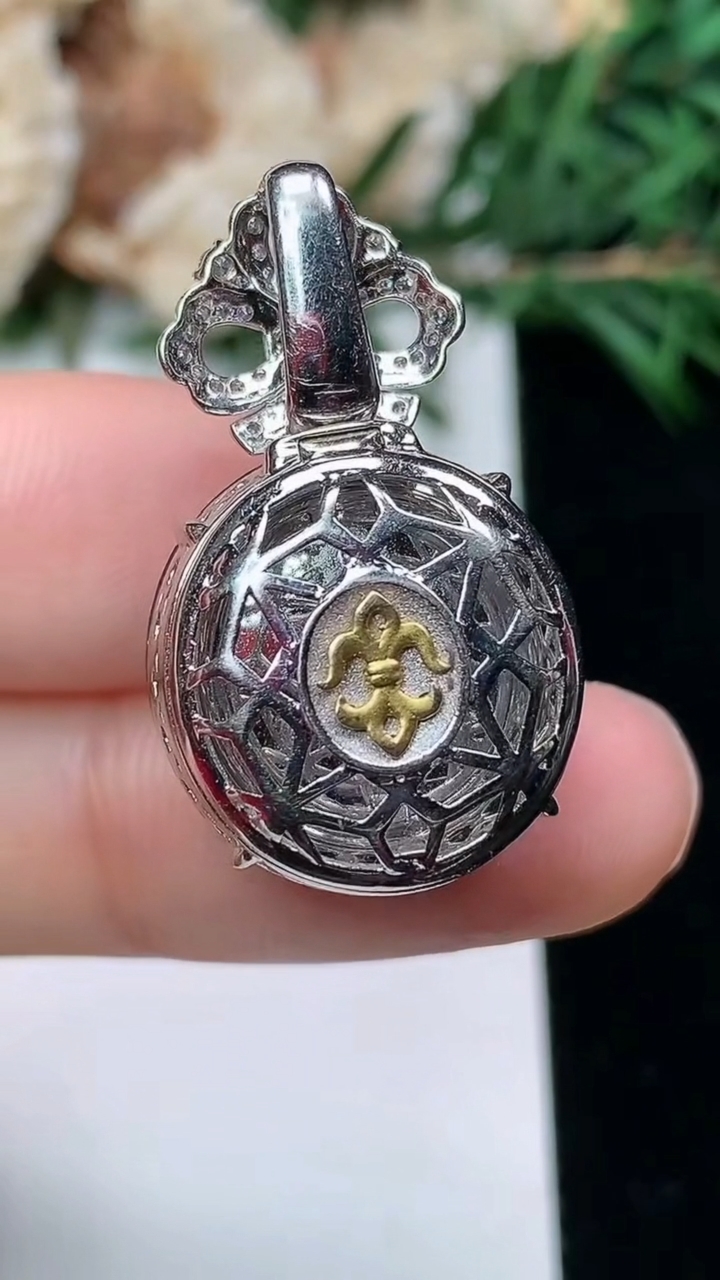 天然A货翡翠k金紫罗兰蛋面吊坠，尺寸17.2-16.8-14.3，重量:10.33g
3月25日