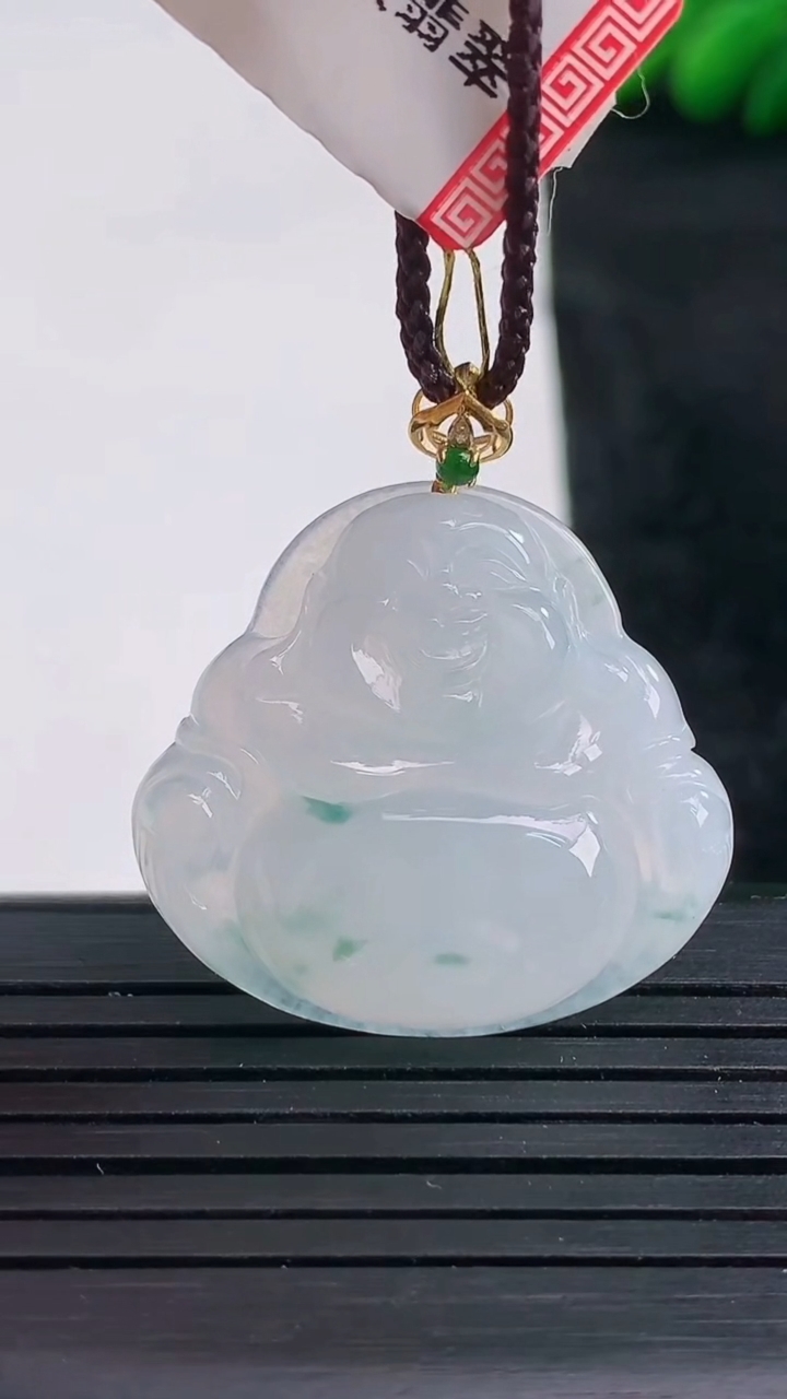 天然A货翡翠18K金飘花佛公吊坠尺寸26.2-28.2-5.8重量:6.92g
3月25日