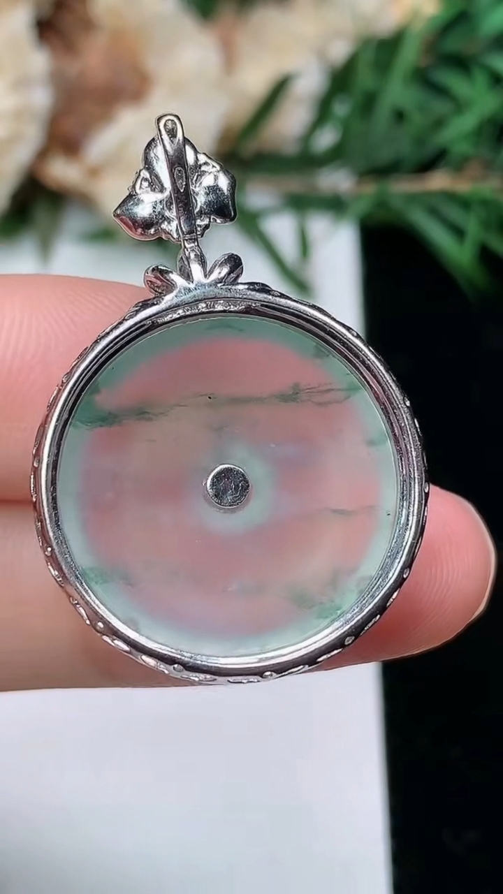 天然A货翡翠飘花平安扣吊坠，尺寸32-22-7.3，裸石19.9，重量:4.31g
3月25日