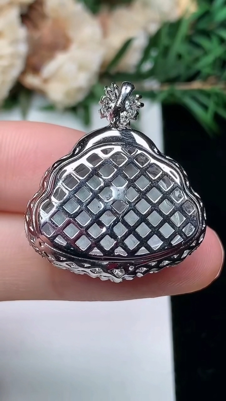 天然A货翡翠佛公吊坠，尺寸27.5-24.4-9
3月25日