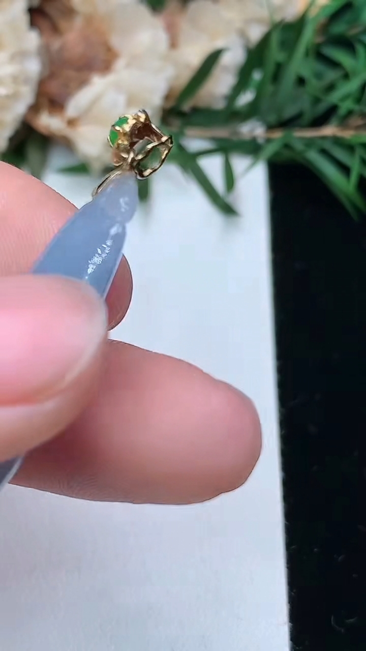 天然A货翡翠k金紫罗兰福瓜吊坠，尺寸31.6-14.2-7.6，重量:6.27g
3月25日