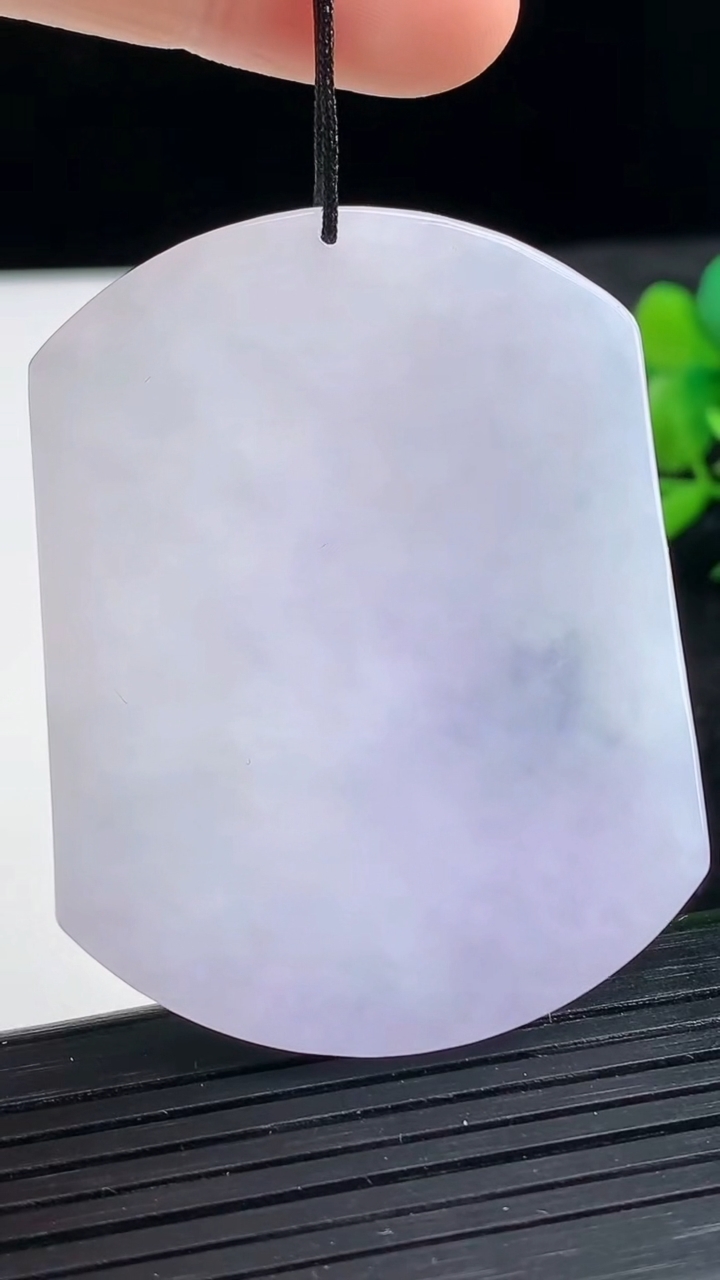 天然A货翡翠紫罗兰山水牌吊坠尺寸54-41.9-6.4重量:34.72g
3月25日