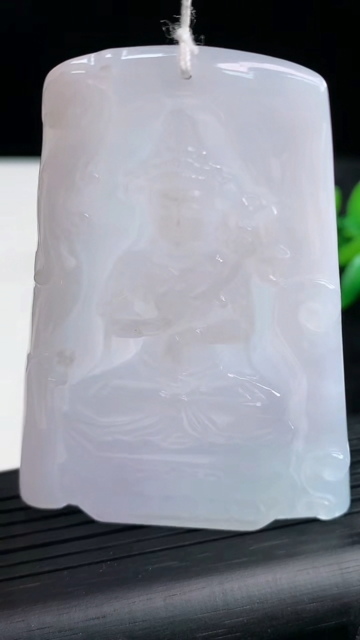 天然A货翡翠紫罗兰大势至菩萨吊坠尺寸67-47.8-5.9重量:43.05g
3月25日