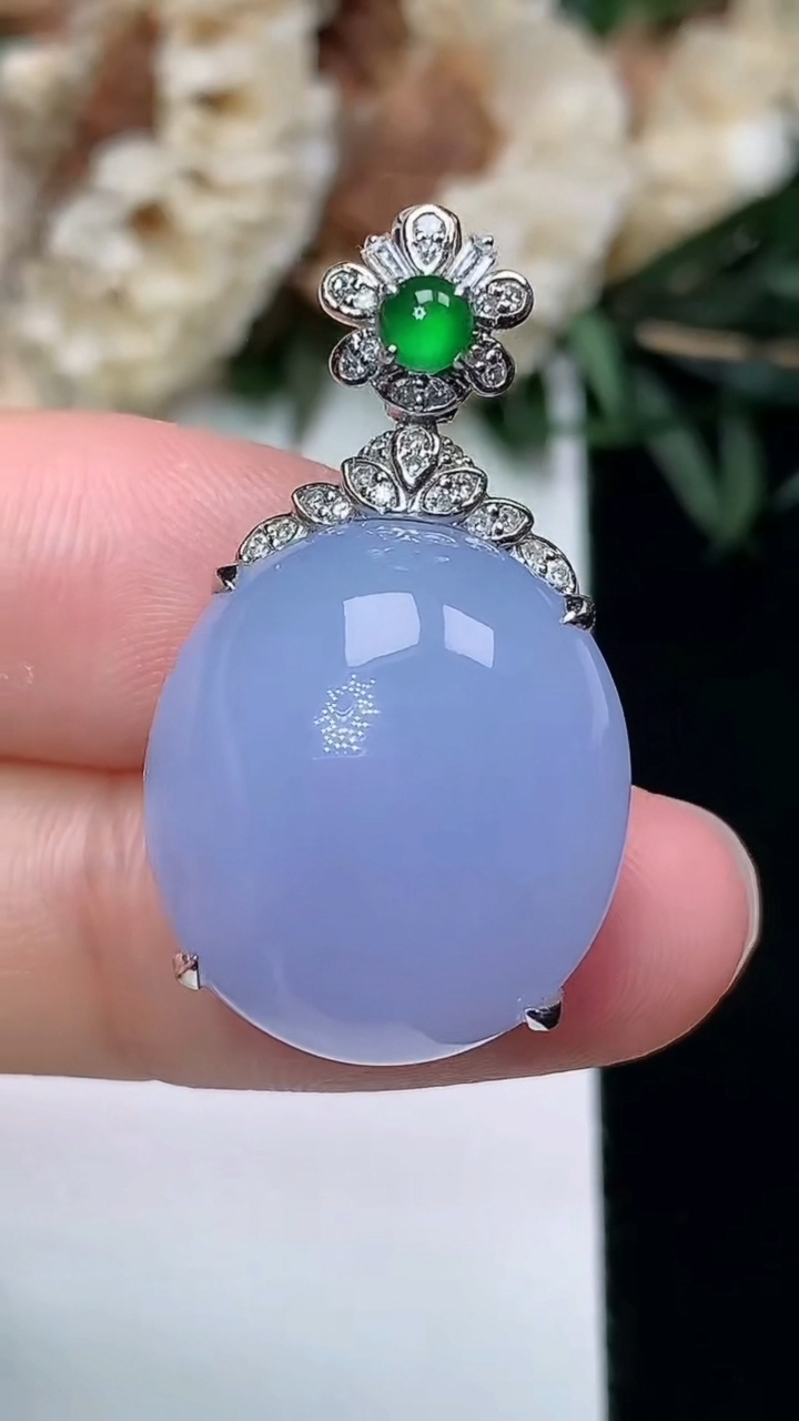 天然A货翡翠紫罗兰蛋面吊坠，尺寸18.9-17.5-11.4，重量:8.76g
3月25日