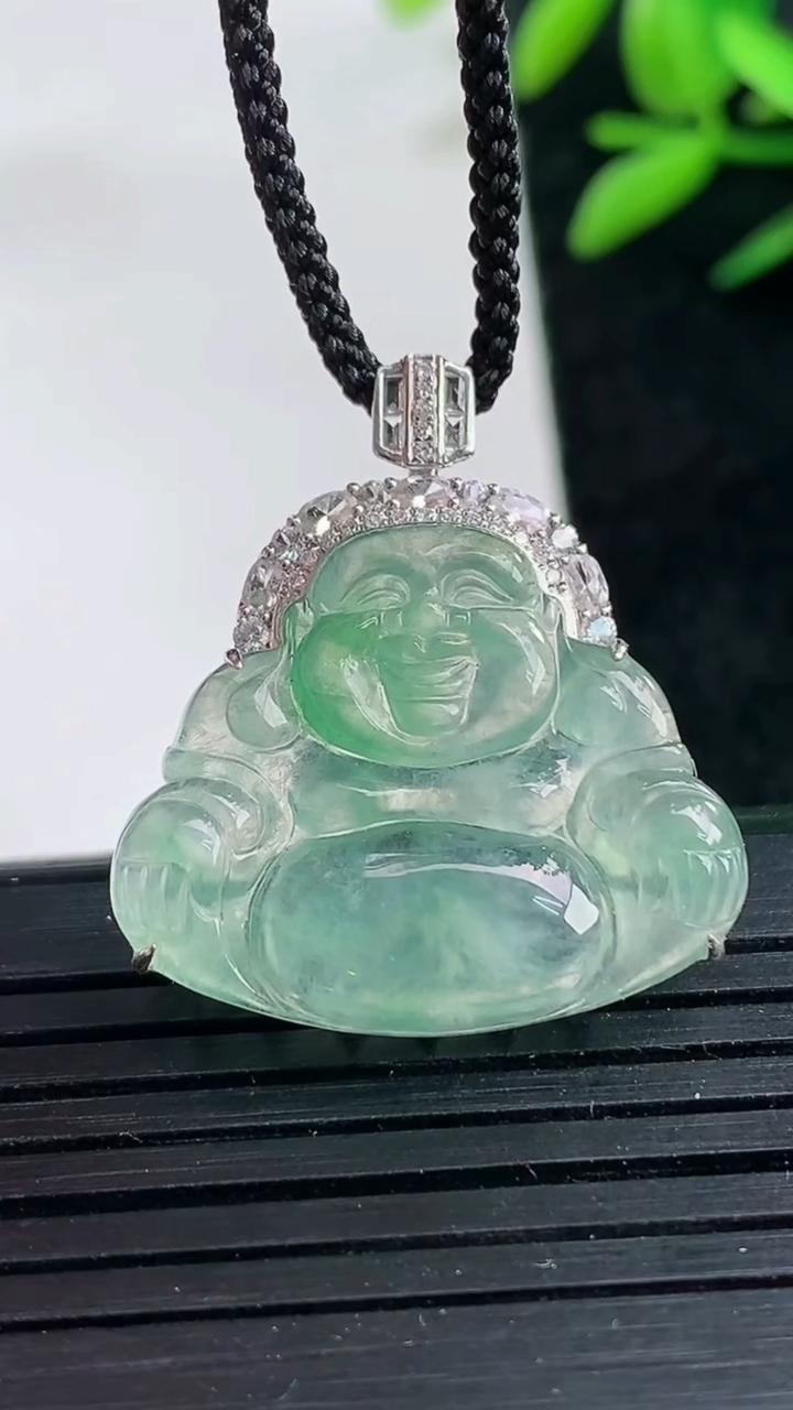 天然A货翡翠佛公吊坠尺寸27-19.8-24.3-7.3重量:3.77g
3月25日