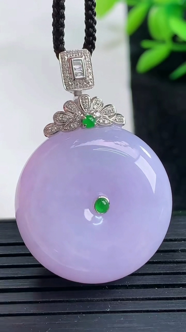天然A货翡翠18K金紫罗兰平安扣吊坠尺寸25.8-11.4重量:19.02g
3月25日