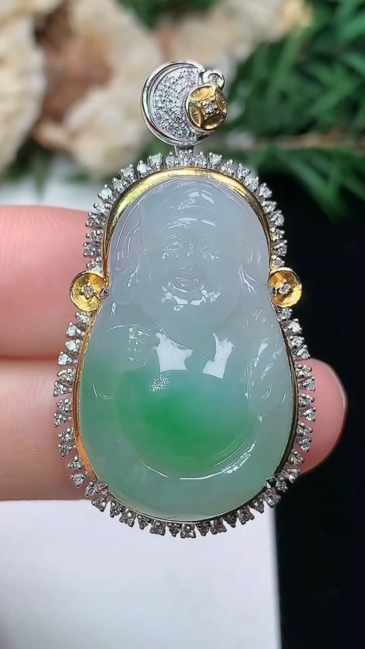 天然A货翡翠财神爷吊坠，尺寸38.7-21.4-11，裸石27-17，重量:7.19g
3月25日