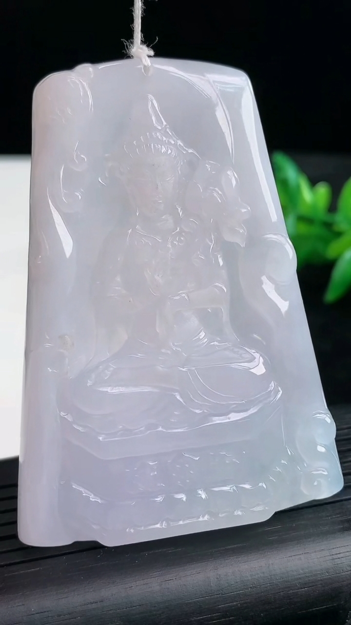 天然A货翡翠紫罗兰大势至菩萨吊坠尺寸67-47.8-5.9重量:43.05g
3月25日