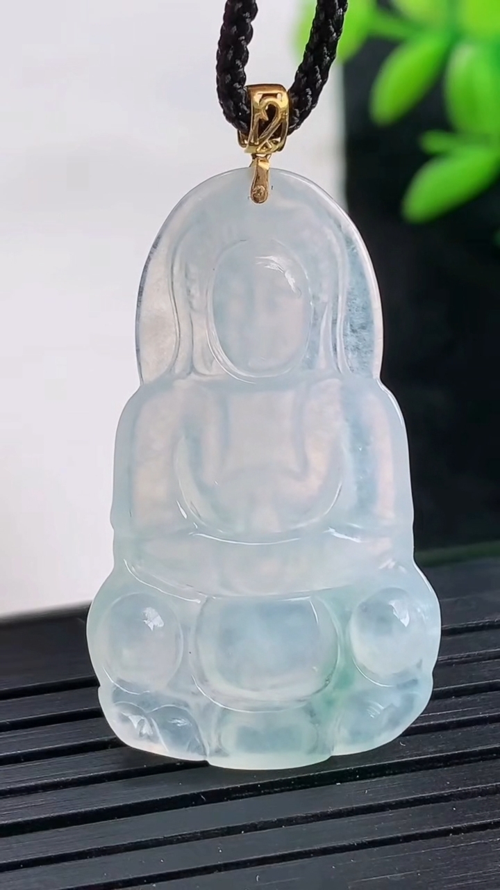 天然A货翡翠种飘花观音菩萨吊坠尺寸35.8-20.9-3.5重量:4.65g
3月25日