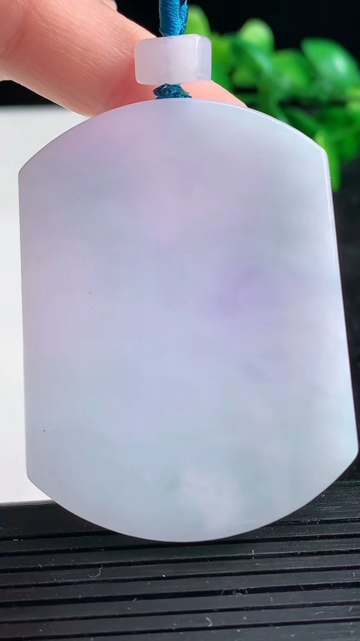 天然A货翡翠紫罗兰仿古无事牌吊坠尺寸52.4-39.8-6重量:36.30g
3月25日